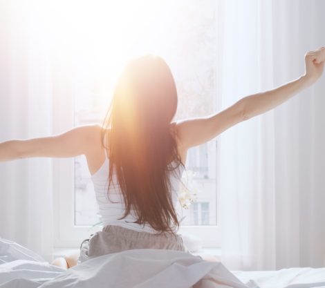 Beautiful,Brunette,Is,Waking,Up,In,The,Morning,,Stretches,In